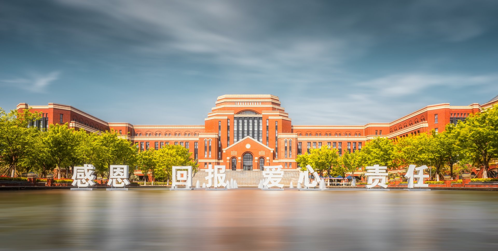 上海市浦东新区沪城环路1111号 邮