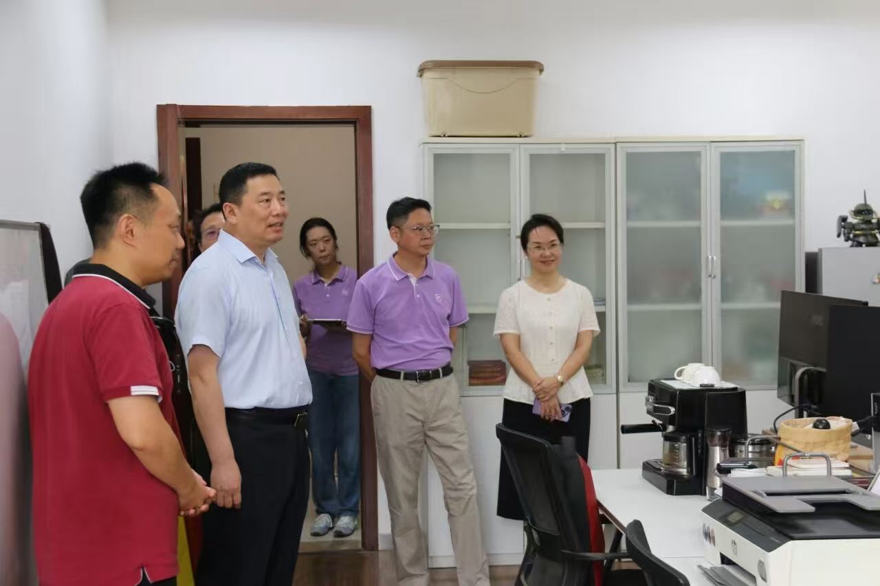 校长丛玉豪
